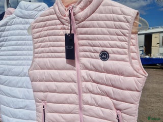 Övrigt Ridkläder ryttarutrustning till salu: Rosa väst helt ny i Vassmolösa - Annons 3