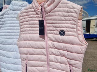 Övrigt Ridkläder ryttarutrustning till salu: Rosa väst helt ny i Vassmolösa - Annons 3