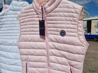 Övrigt Ridkläder ryttarutrustning till salu: Rosa väst helt ny i Vassmolösa - Annons 3