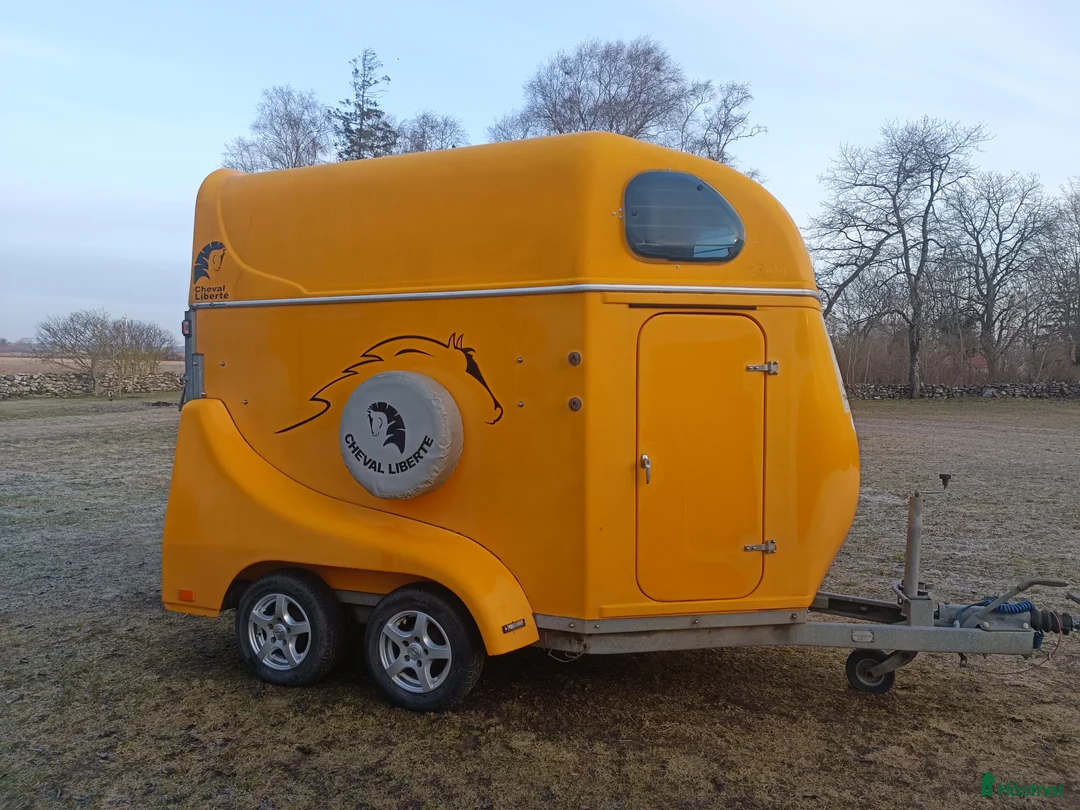 Hästtransporter  fordon & transport till salu: Cheval liberte  - Annons 1