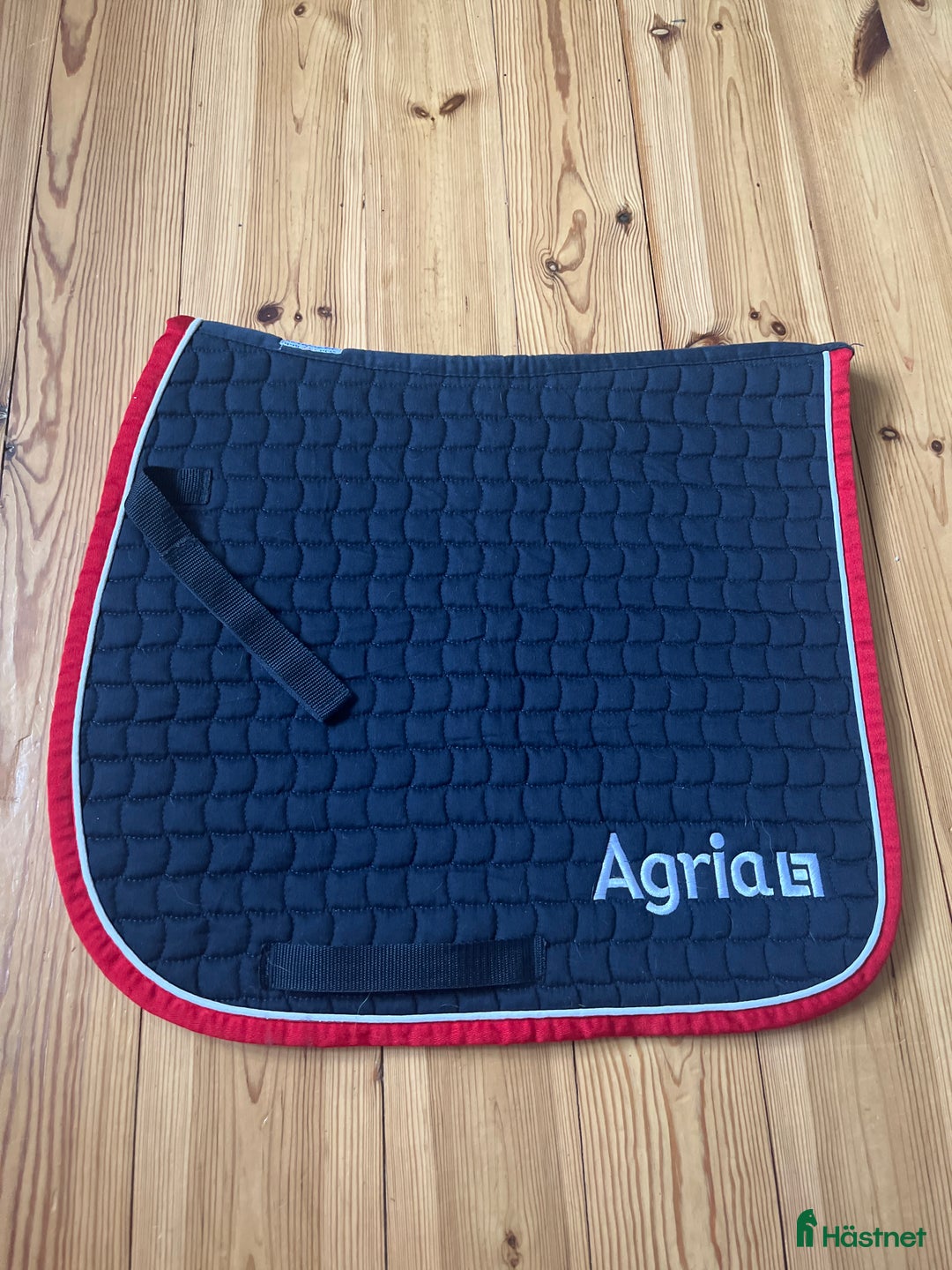 Schabrak & Vojlockar hästutrustning till salu: Dressyr schabrak - fairfield i Moholm - Annons 1