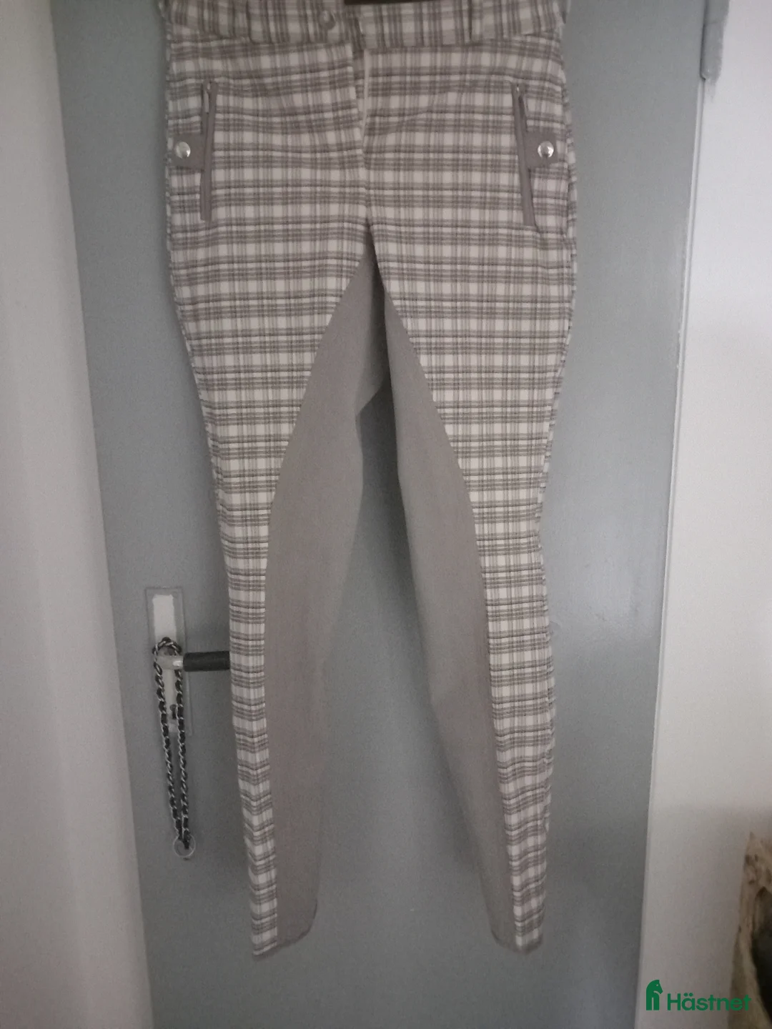 Ridbyxor ryttarutrustning till salu: Nya helskodda ridbyxor i Klässbol - Annons 1