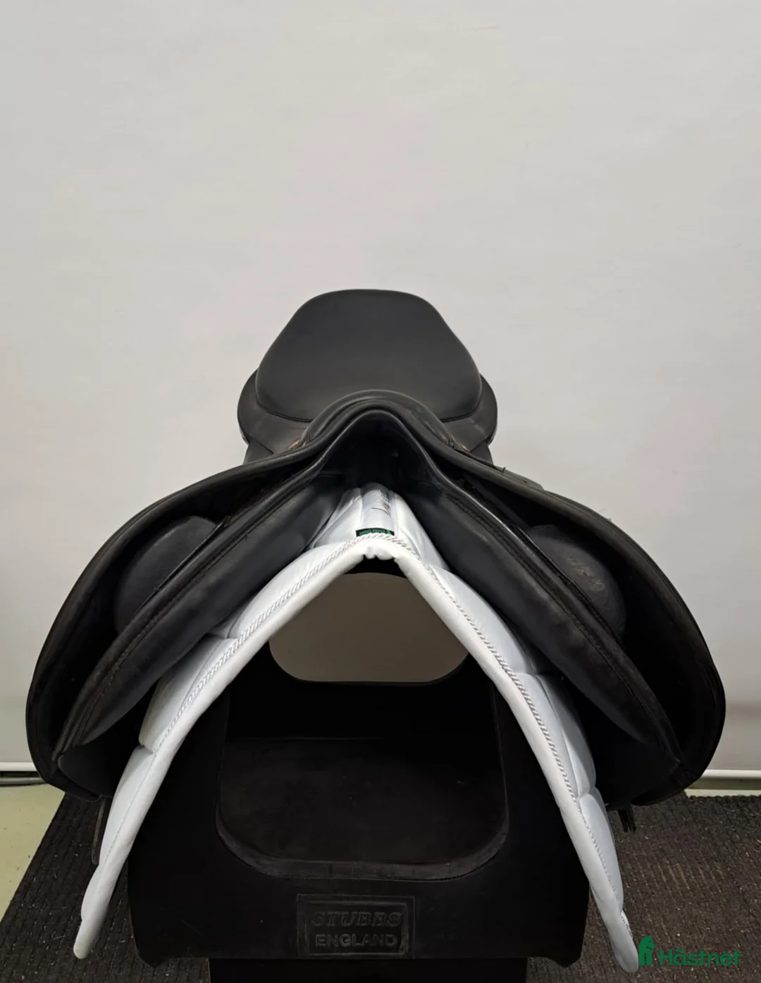 Sadlar hästutrustning till salu: Bates Caprilli 17,5 i Färnäs - Annons 2