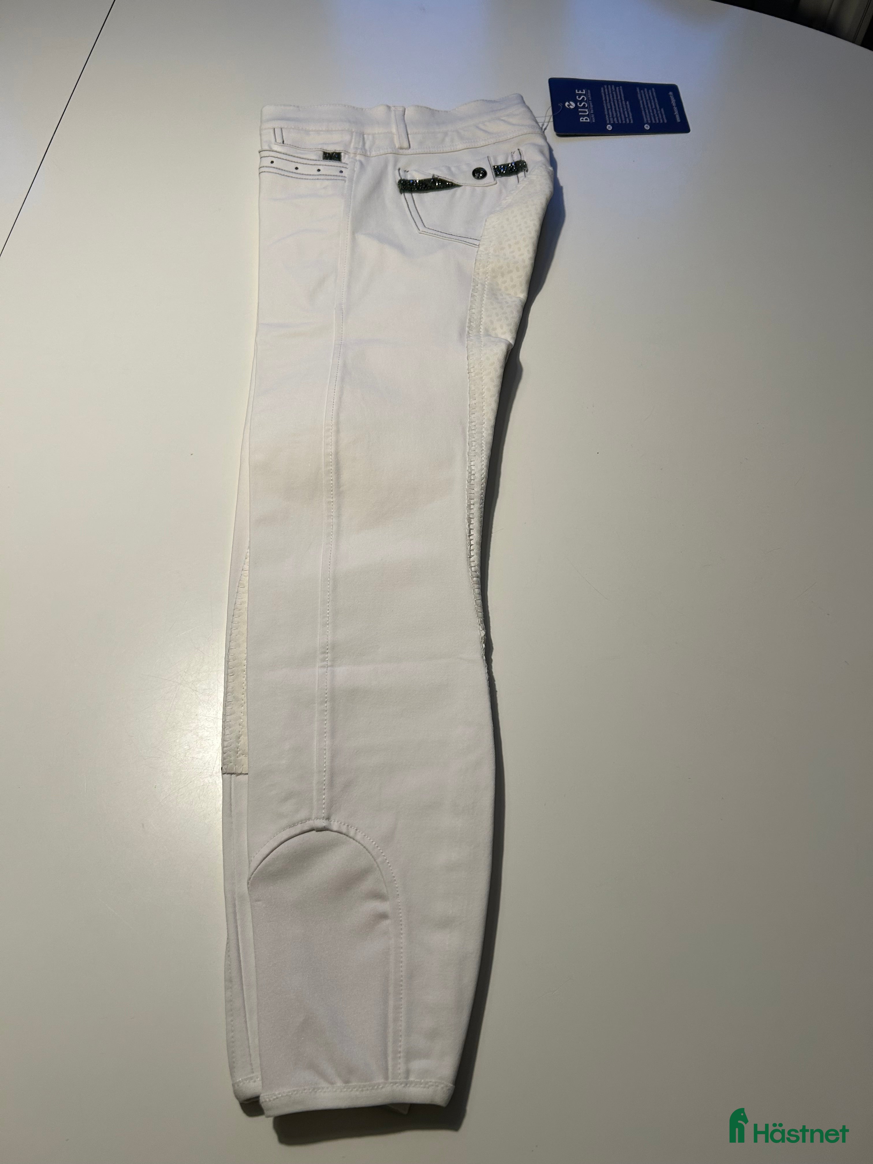 Ridbyxor ryttarutrustning till salu: Nya vita ridbyxor storlek 146 och 158 i Vellinge - Annons 10
