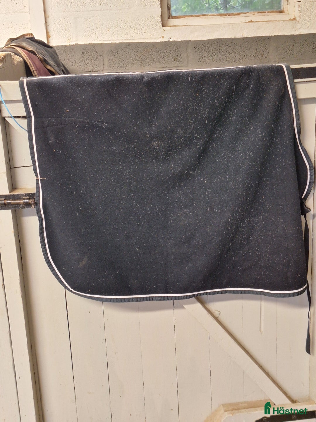 Täcken hästutrustning till salu: Fint fleeceländtäcke i Sturkö - Annons 3