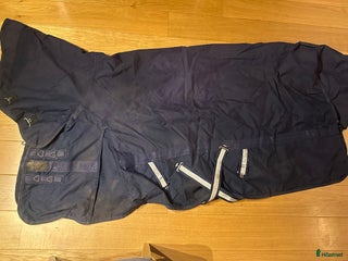 Täcken hästutrustning till salu: Utetäcke m.hals 200g i Perstorp - Annons 24