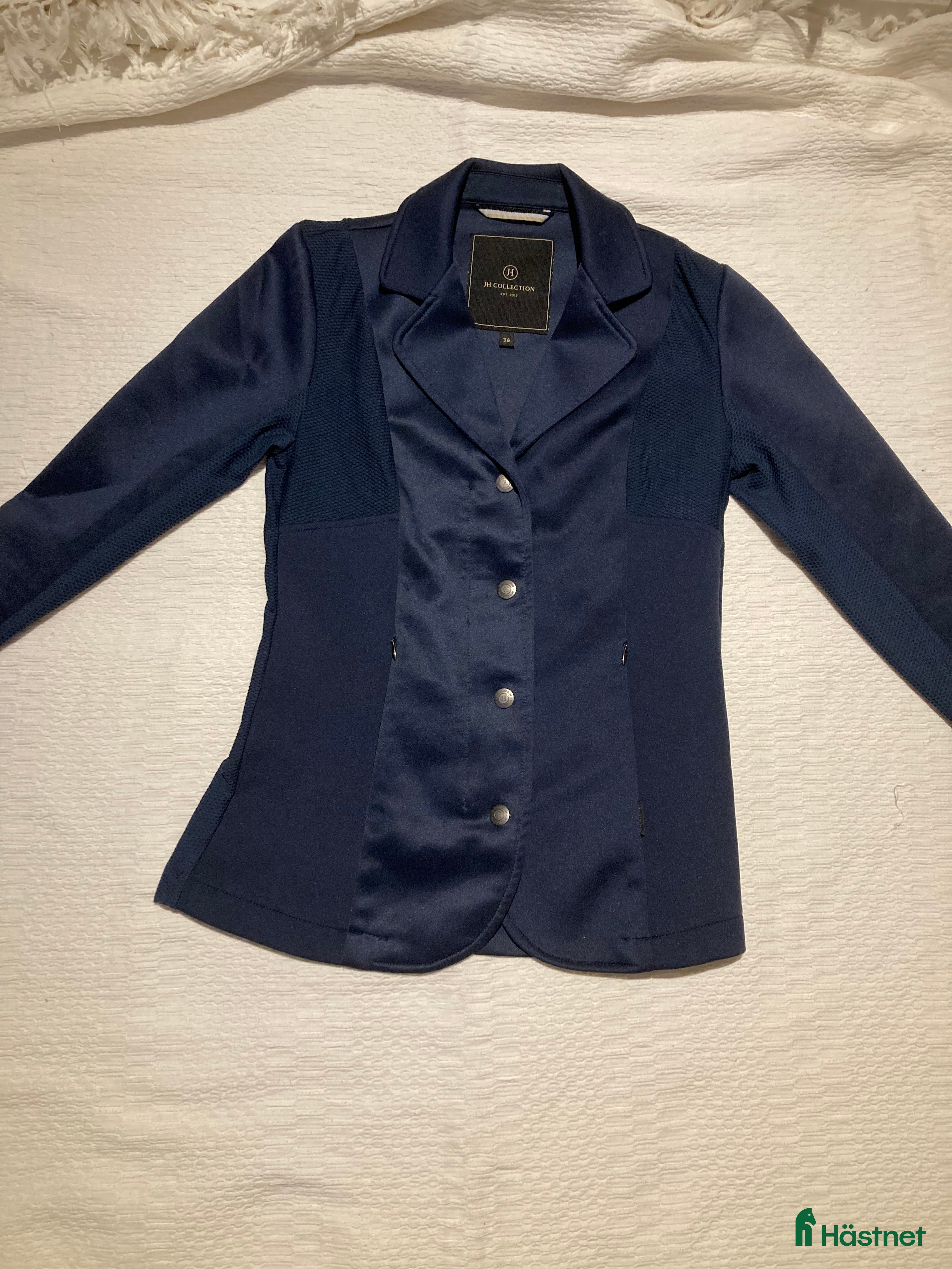 Jackor & Kavajer ryttarutrustning till salu: Marinblå tävlingskavaj  i Söderköping - Annons 23