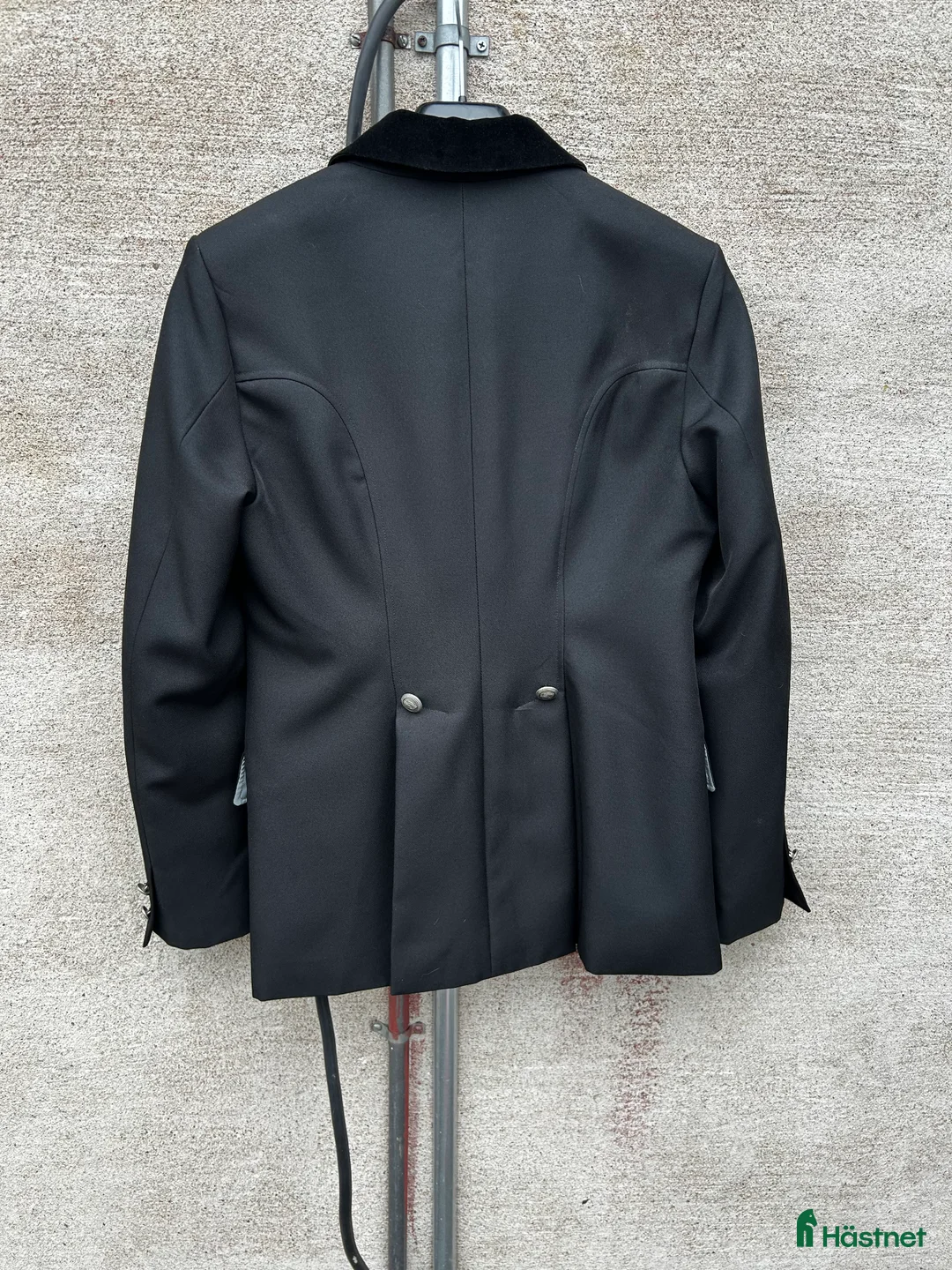 Hjälmar ryttarutrustning till salu: Ridhjälm Charles Owen, tävlingskavaj GPA, Equipage i Enköping - Annons 8