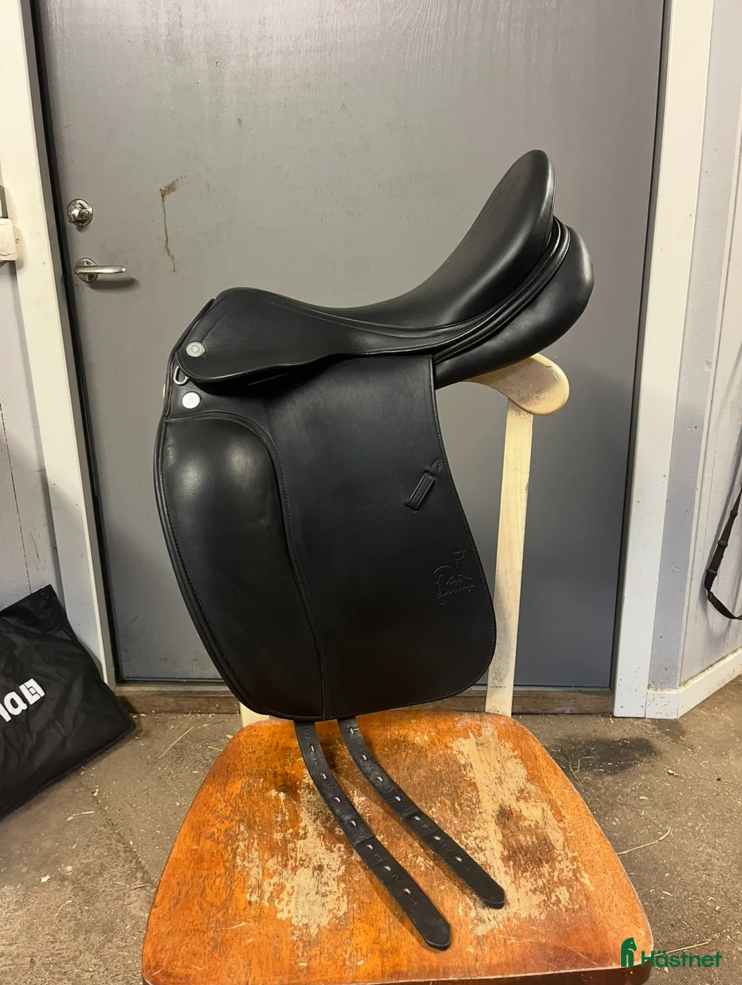 Sadlar hästutrustning till salu: Väldigt fin dressyrsadel till salu i nyskick  i Ör - Annons 1