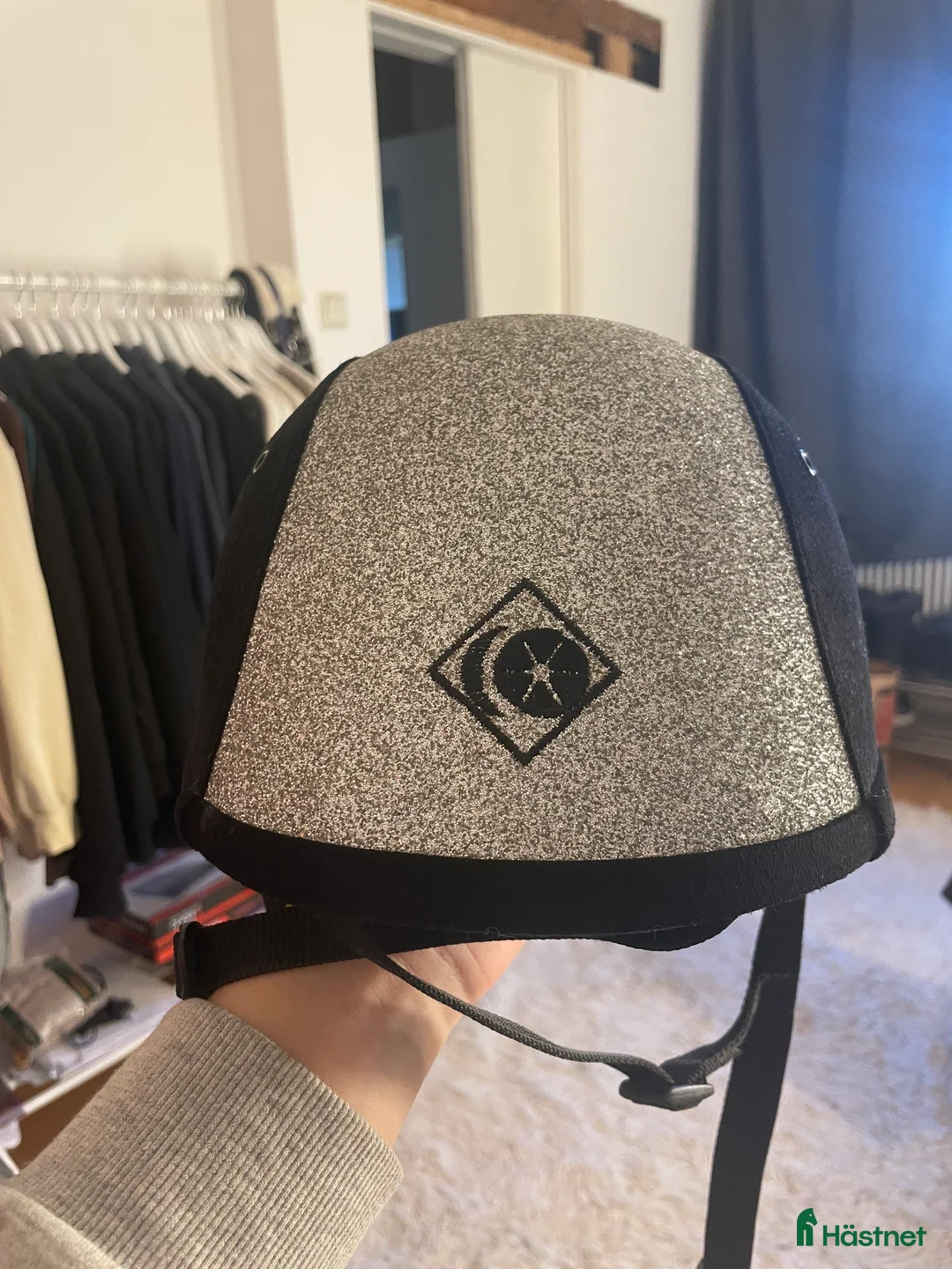 Hjälmar ryttarutrustning till salu: Hjälm i fint skick i Rimforsa - Annons 2