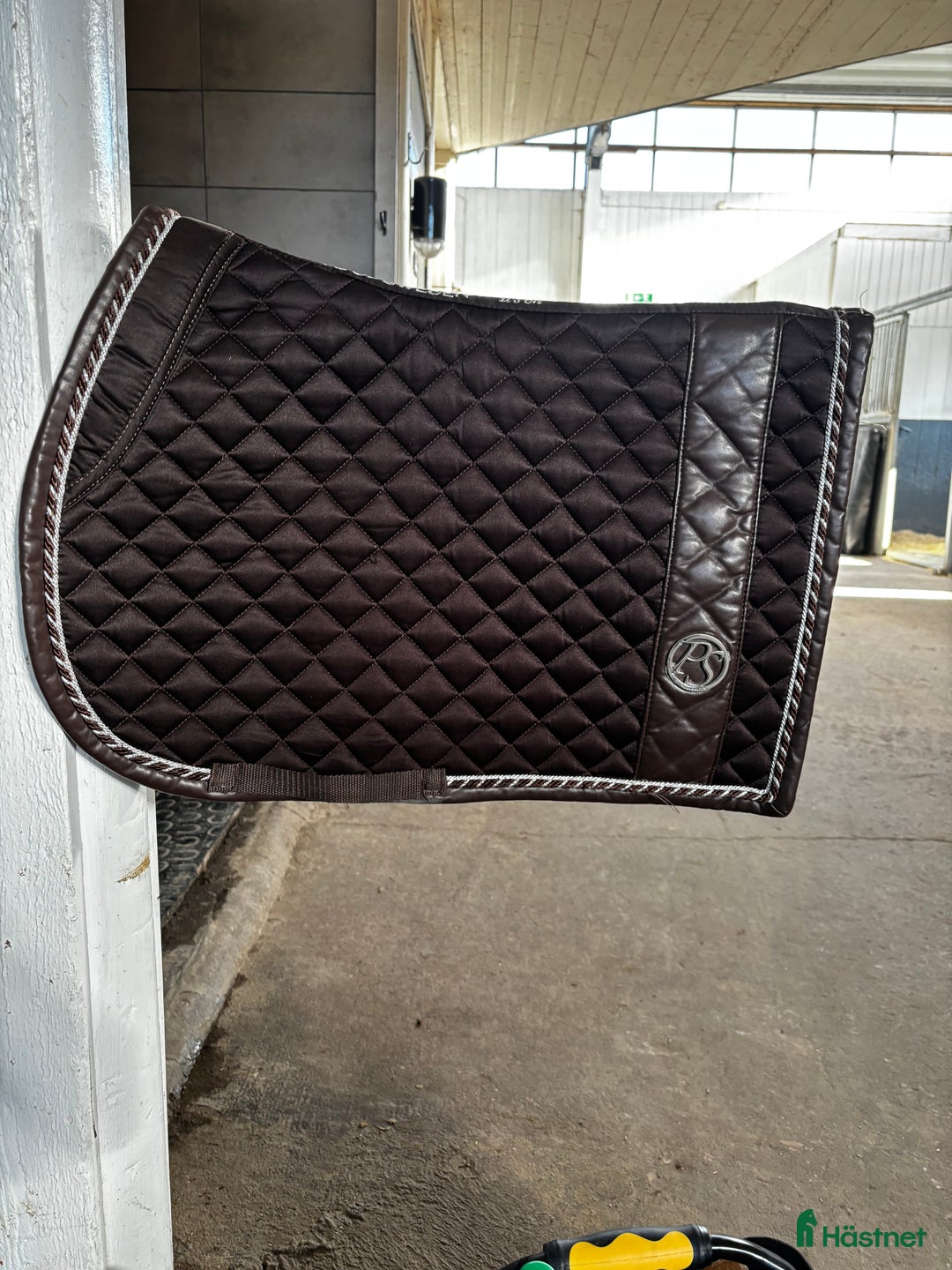 Schabrak & Vojlockar hästutrustning till salu: Ps hoppschabrak i Skattkärr - Annons 1