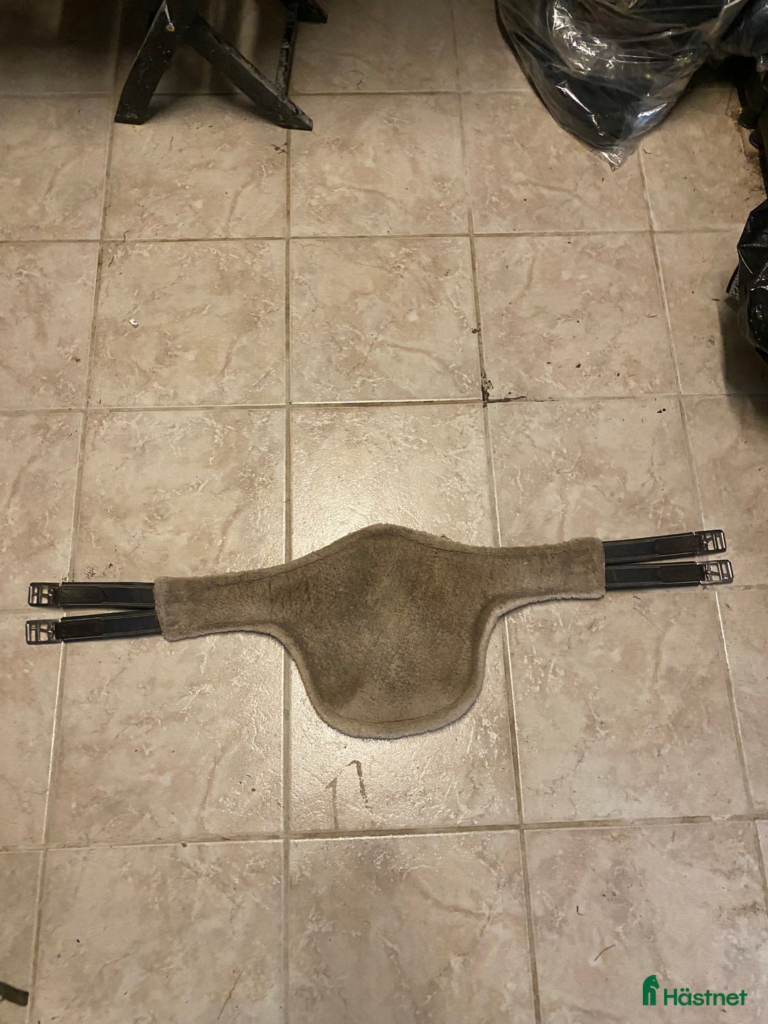 Sadeltillbehör hästutrustning till salu: Begagnad sadelgjord med fluff i Hörby - Annons 2
