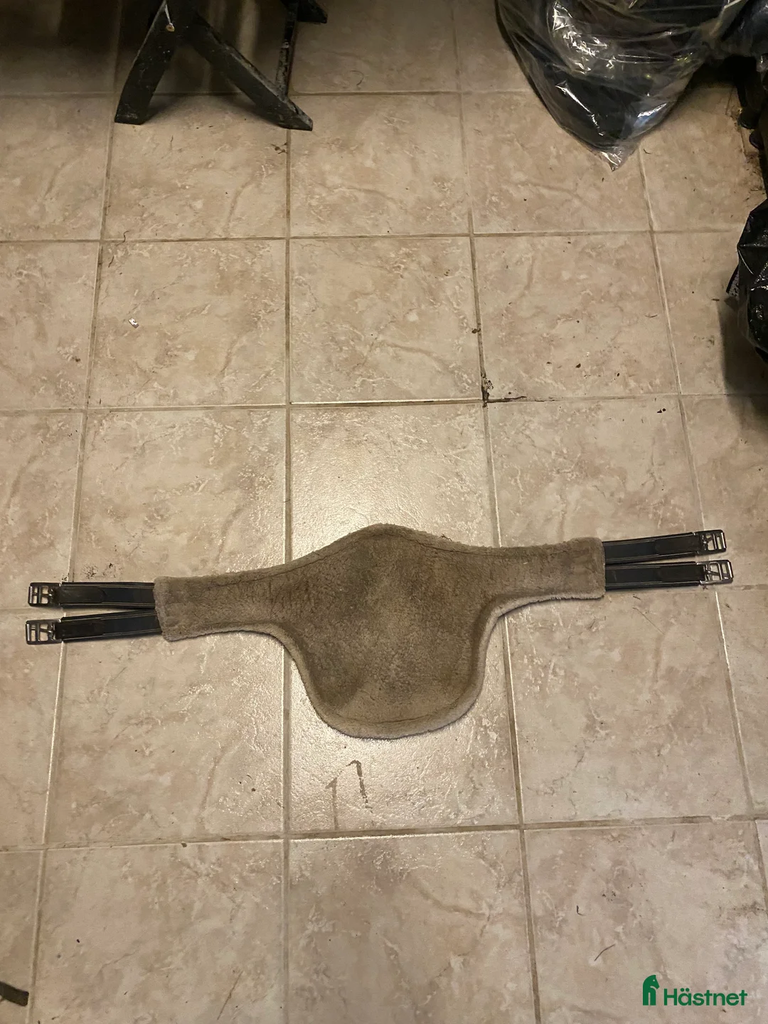 Sadeltillbehör hästutrustning till salu: Begagnad sadelgjord med fluff i Hörby - Annons 2