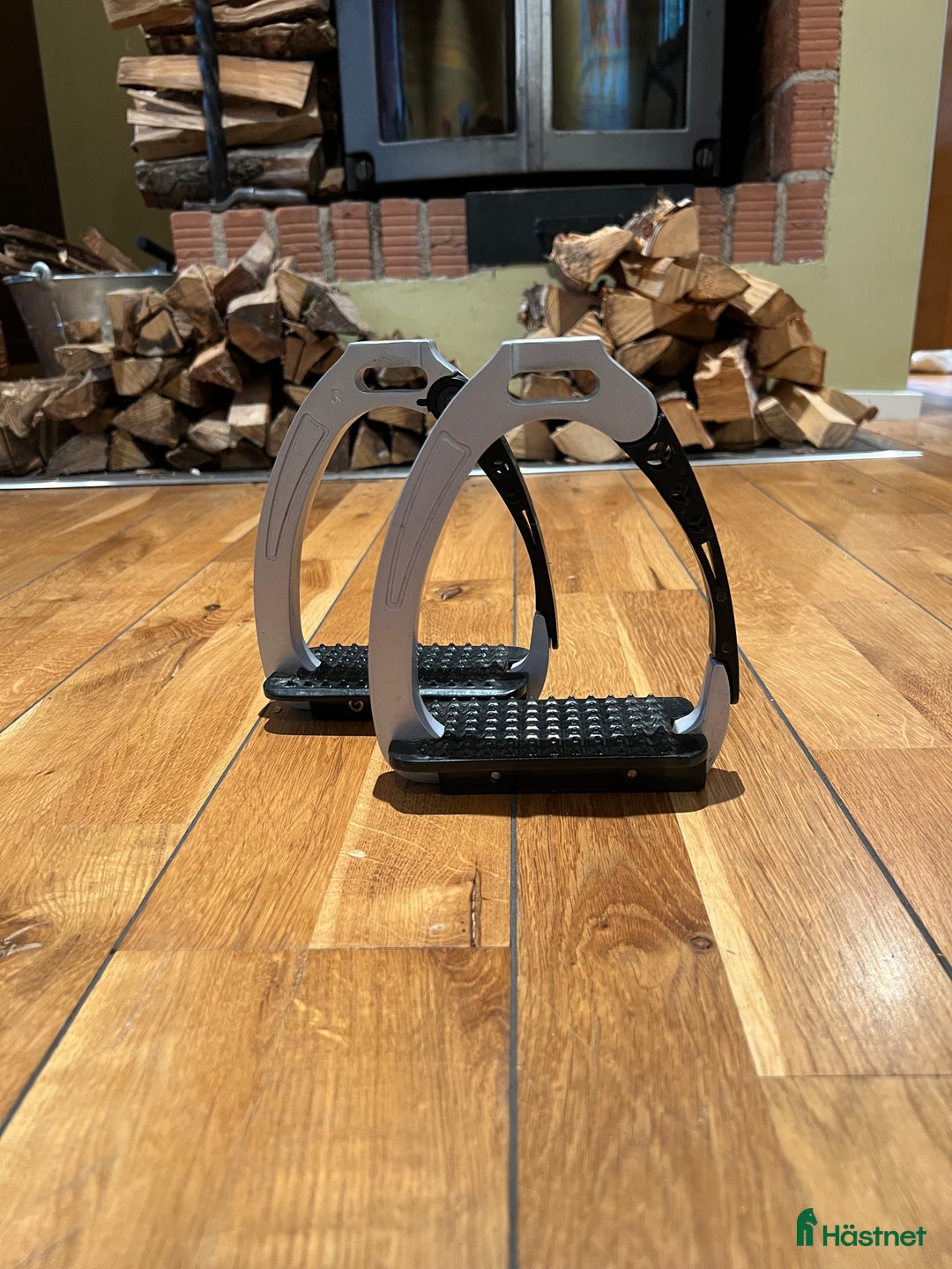 Övrig Ryttarutrustning ryttarutrustning till salu: WALDHAUSEN säkerhetsstigbyglar, nyskick i Höör - Annons 1