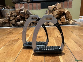 Övrig Ryttarutrustning ryttarutrustning till salu: WALDHAUSEN säkerhetsstigbyglar, nyskick i Höör - Annons 4