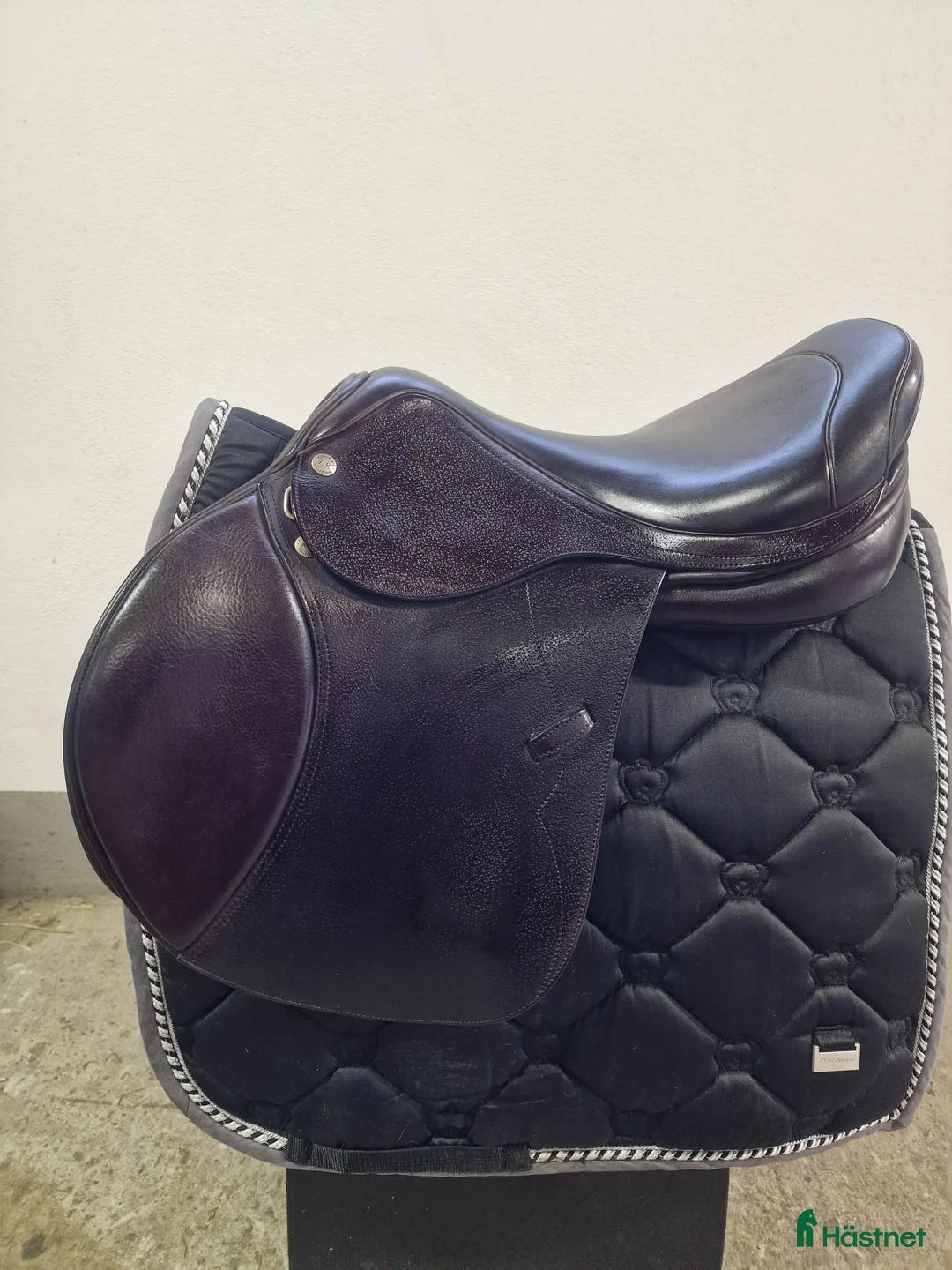 Sadlar hästutrustning till salu: Begagnade Kemnevallsadlar till salu hos ÅF i Höllviken - Annons 1