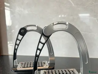 Stigbyglar hästutrustning Acavallo stigbyglar i Tävelsås - Annons 2