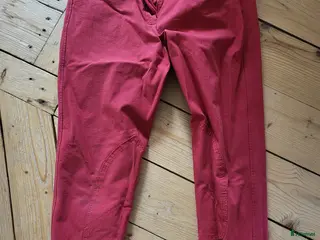 Ridbyxor ryttarutrustning till salu: Röda Kingsland ridbyxor - Annons 2