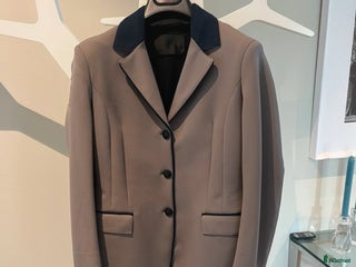 Jackor & Kavajer ryttarutrustning till salu: Kavaj i superfint skick i Bjärred - Annons 1