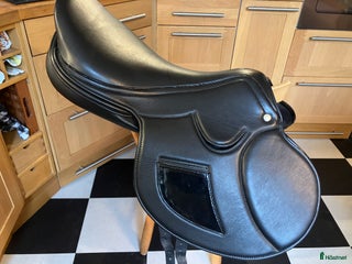 Sadlar hästutrustning till salu: Schleese i Växjö - Annons 1