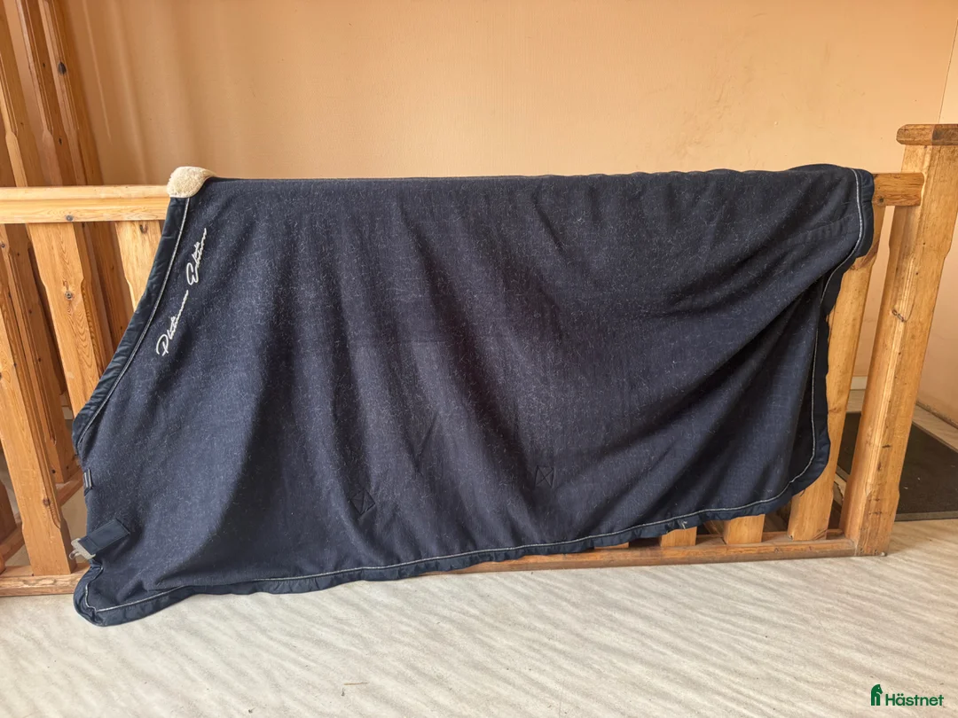 Täcken hästutrustning till salu: Eskadron fleece - Annons 1