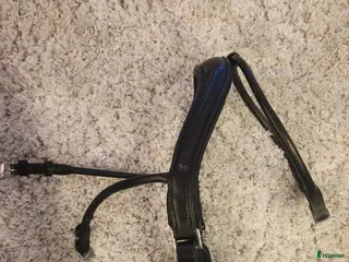 Träns hästutrustning till salu: Rundsydd nosgrimma med pullback, ergonomisk i Borlänge - Annons 4