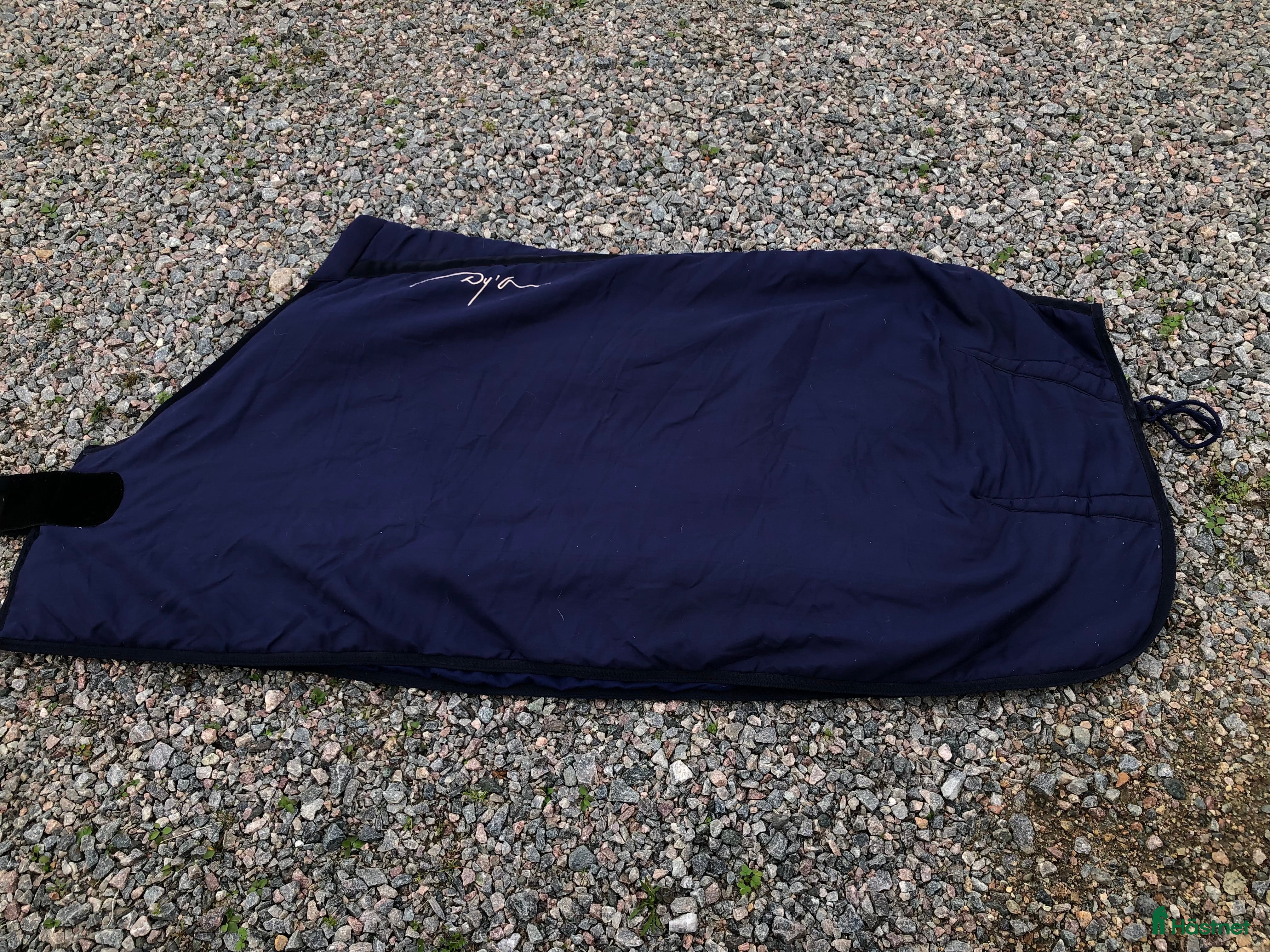 Täcken hästutrustning till salu: Fint stalltäcke i Kalix - Annons 1