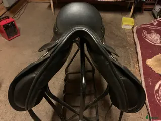 Sadlar hästutrustning FRANK BAINES Capriole dressyr 17”/MW *FRI FRAKT* - Annons 5