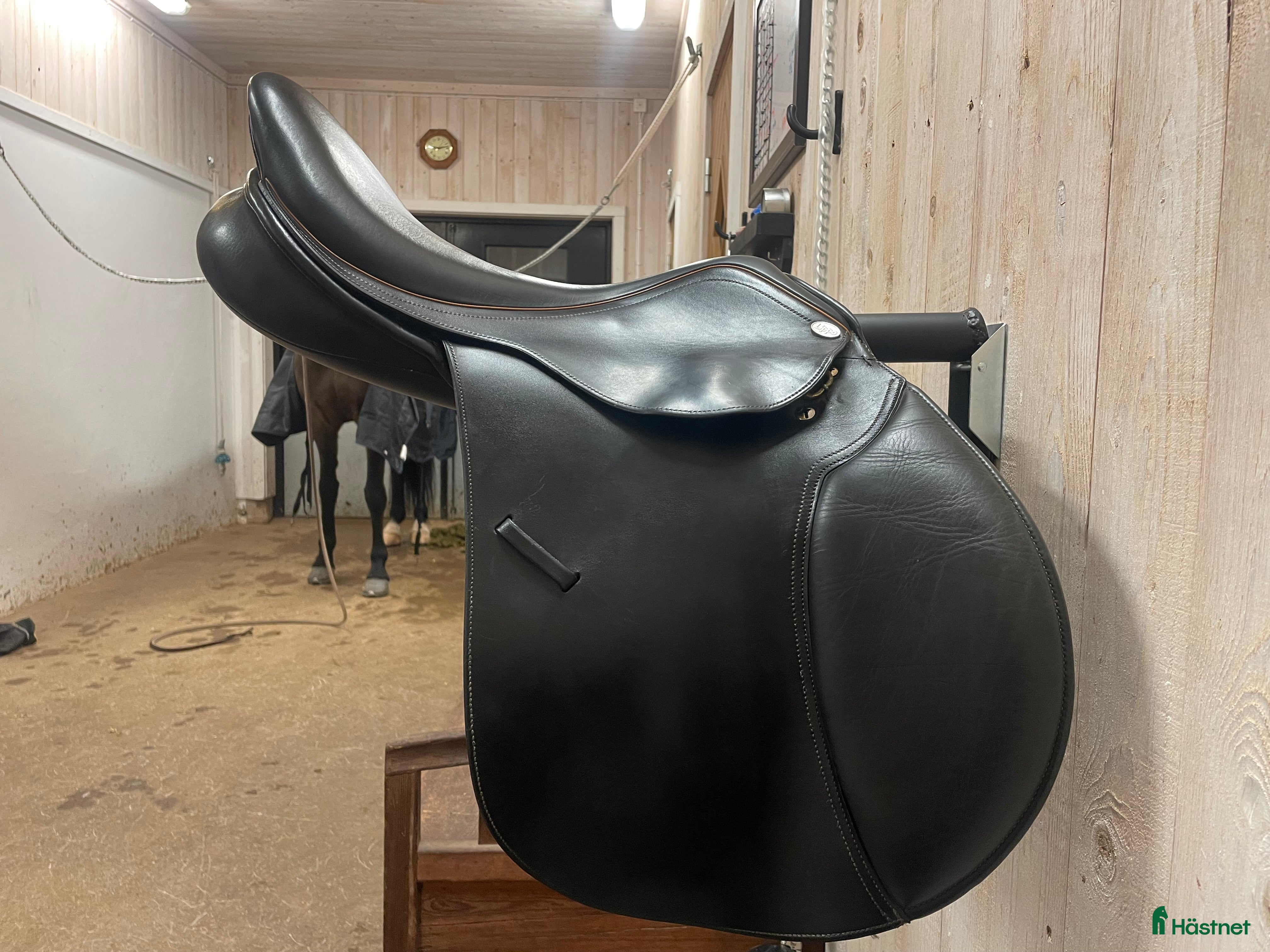 Sadlar hästutrustning Lippo Marcello 17,5” svart - Annons 2