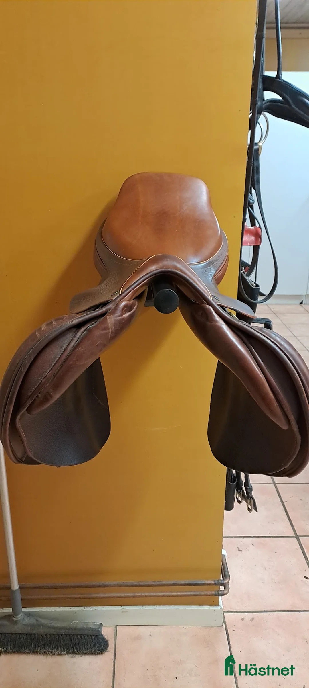 Sadlar hästutrustning till salu: Italiensk flatback hoppsadel i Västerhaninge - Annons 2
