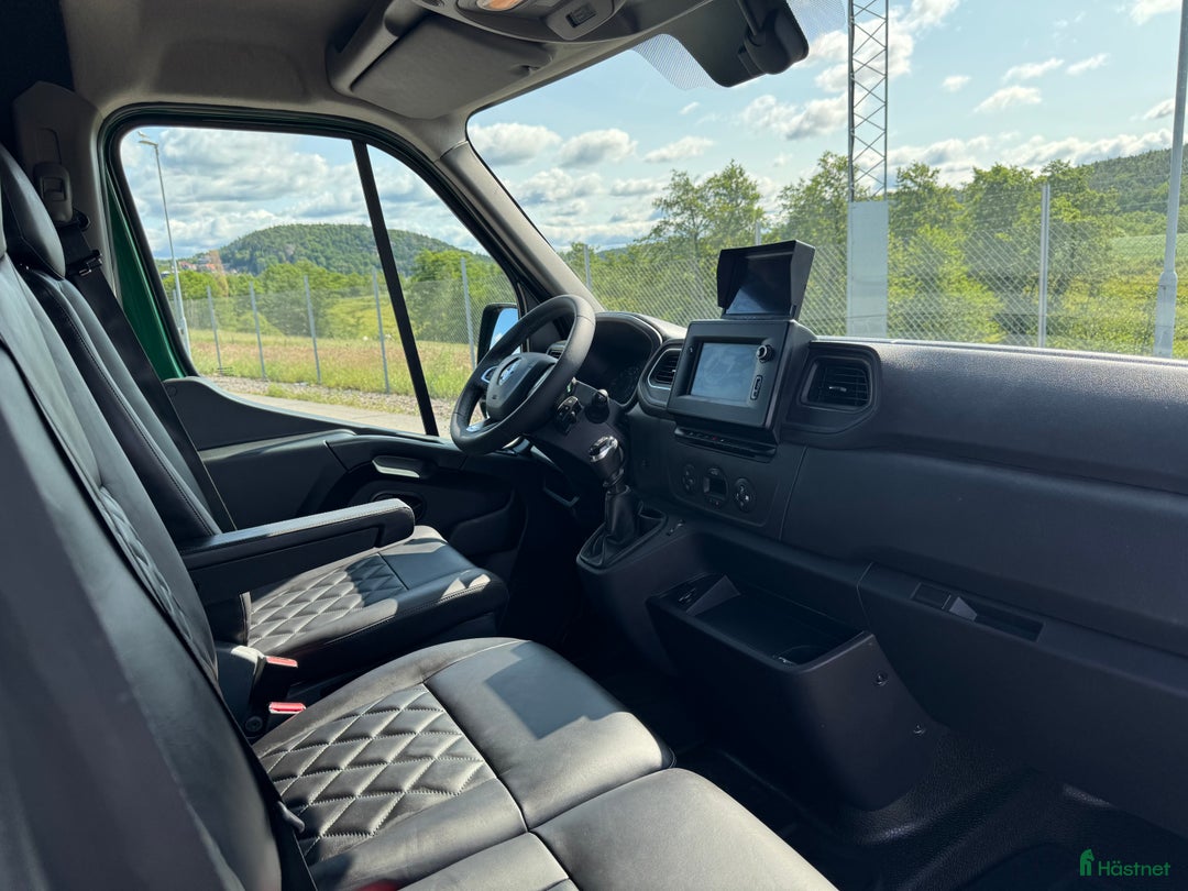 Hästlastbilar  fordon & transport till salu: Nybyggd Hästbuss Renault Master i Partille - Bild 11