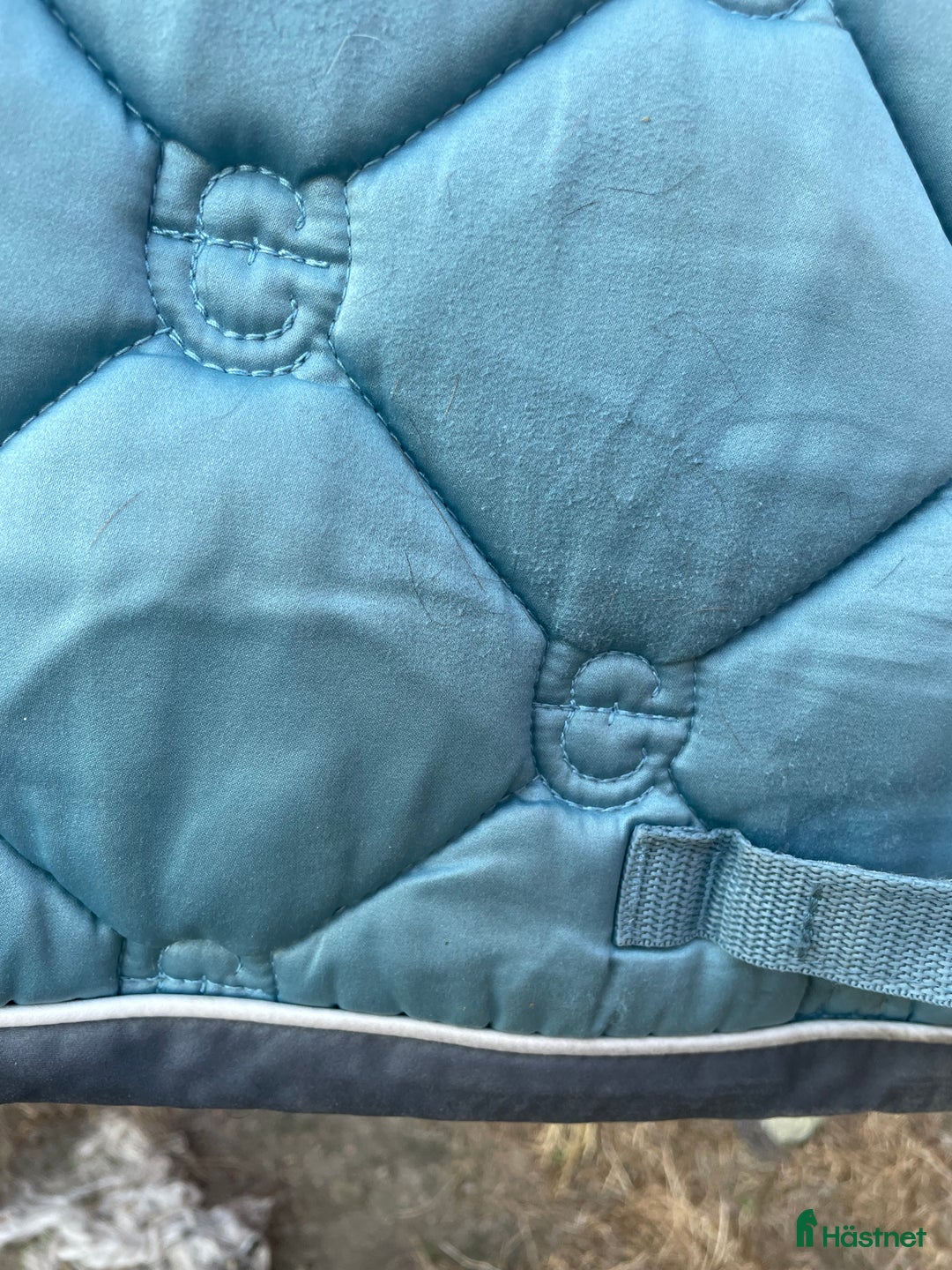 Schabrak & Vojlockar hästutrustning till salu: Equestrian Stockholm “steel Blue” dressyrschabrak - Annons 3