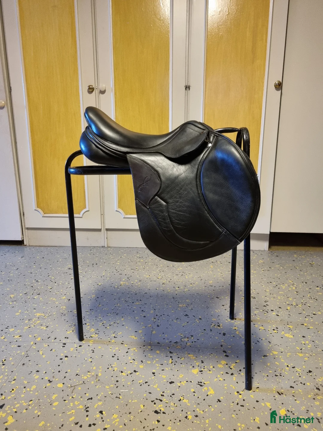 Sadlar hästutrustning till salu: Fun hoppsadel - Annons 1