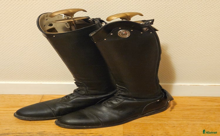 Ridstövlar ryttarutrustning till salu i Nybro - Annons 1