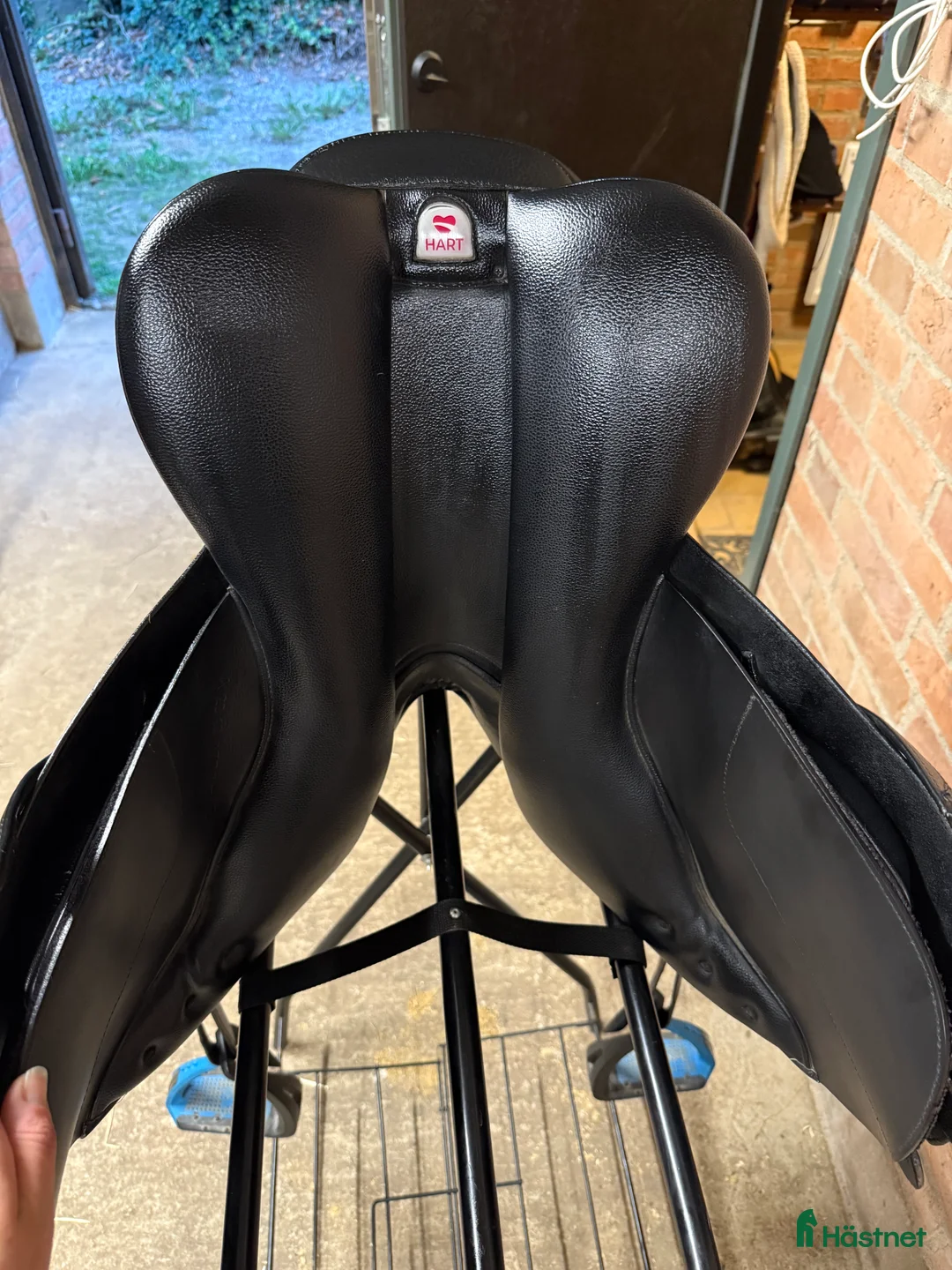 Sadlar hästutrustning till salu: Arena Jump-sadel 16,5" – Svart, i fint skick i Klågerup - Annons 5