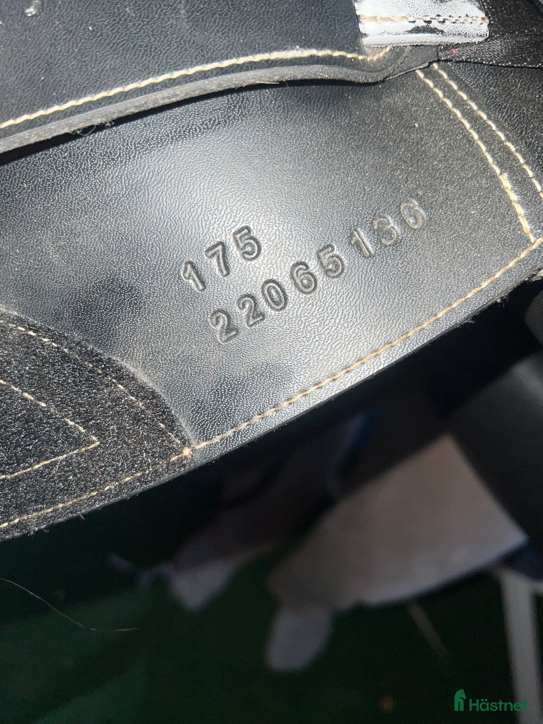 Sadlar hästutrustning till salu: Ikonic Light Hoppsadel i Värmdö - Annons 4