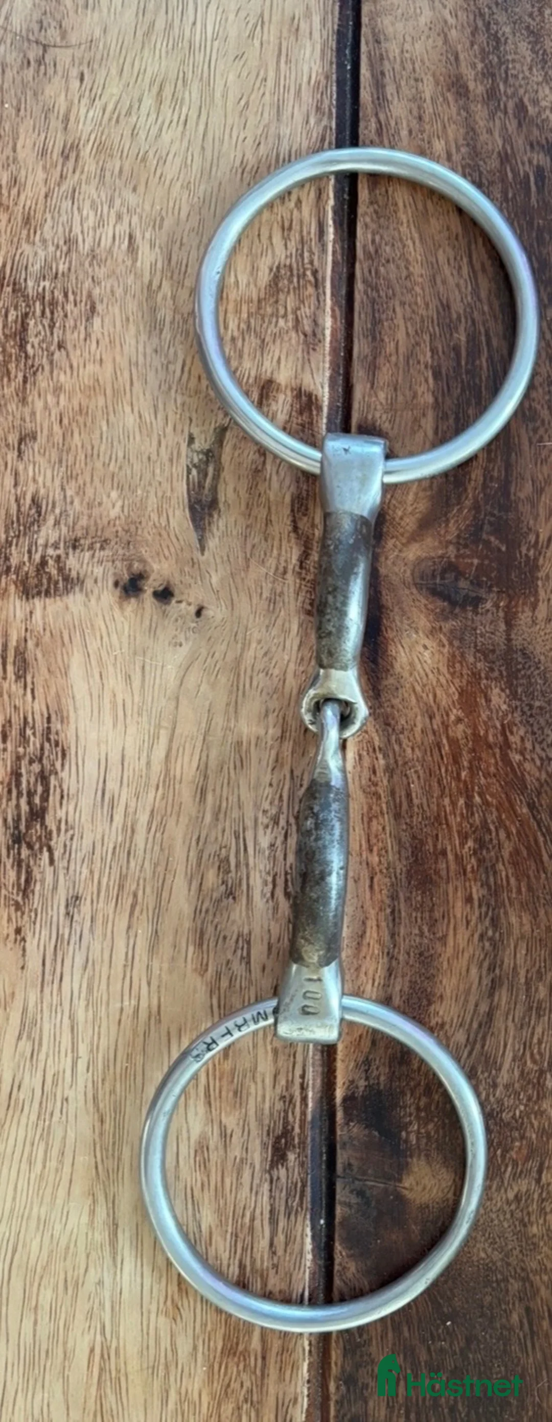 Bett hästutrustning till salu: Bombers Lock up. 10 cm långt. - Annons 1