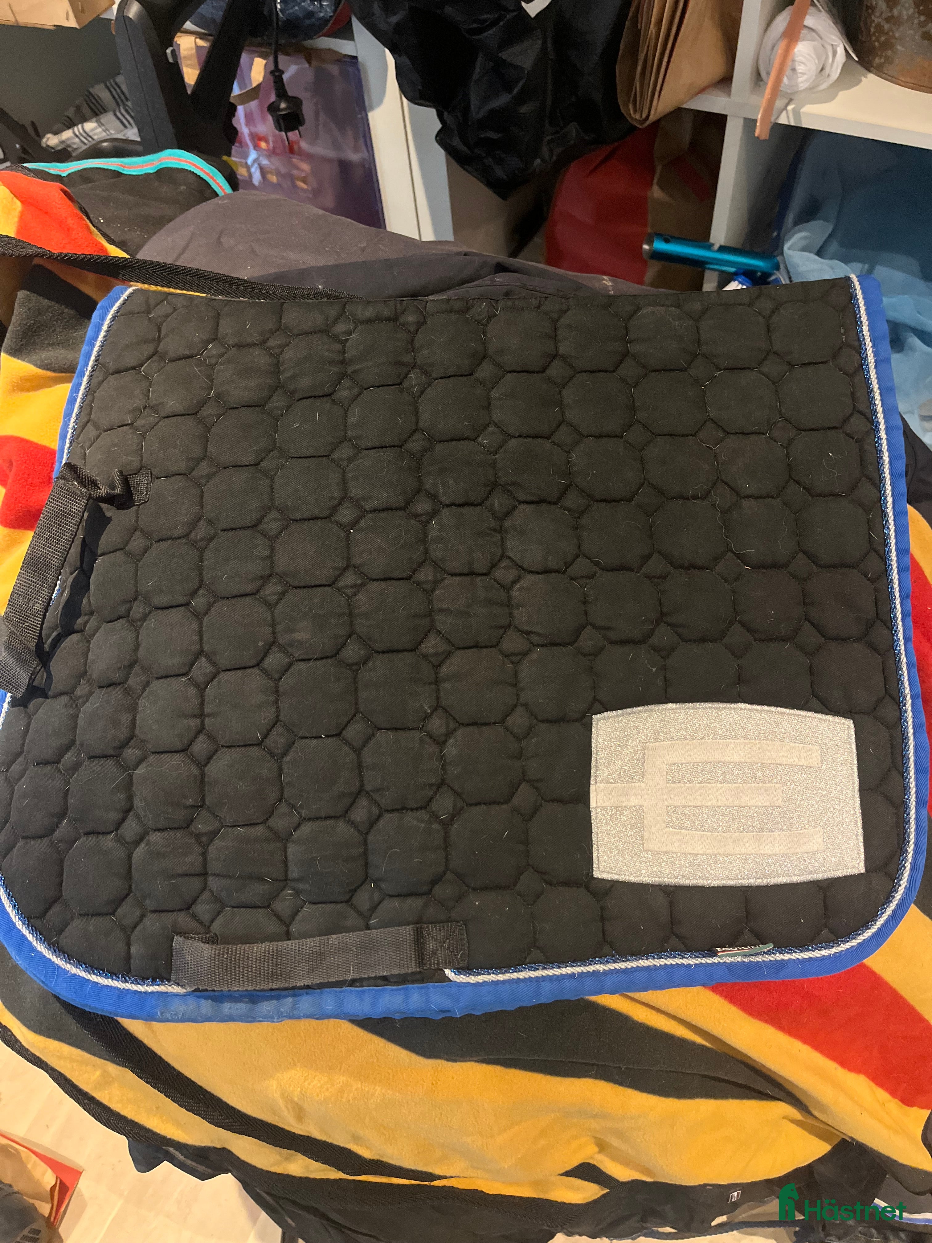 Schabrak & Vojlockar hästutrustning till salu: E logga schabrak  i Stockholm - Annons 2