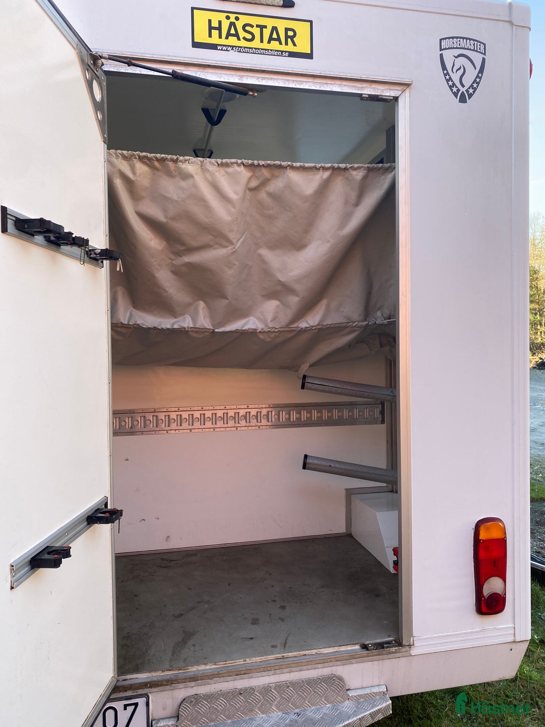 Hästlastbilar  fordon & transport till salu: B-korts hästlastbil med hög lastvikt i Norrköping - Annons 4