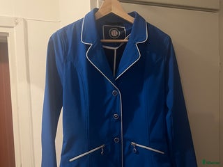 Jackor & Kavajer ryttarutrustning till salu: Snygg blå harcour tävlingskavaj i Johanneshov - Annons 2