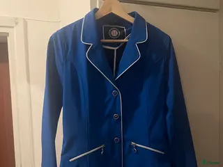 Jackor & Kavajer ryttarutrustning till salu: Snygg blå harcour tävlingskavaj i Johanneshov - Annons 2