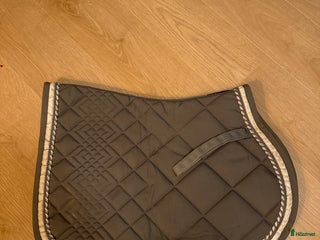 Schabrak & Vojlockar hästutrustning till salu: Grått Catago schabrak i Malmköping - Annons 15