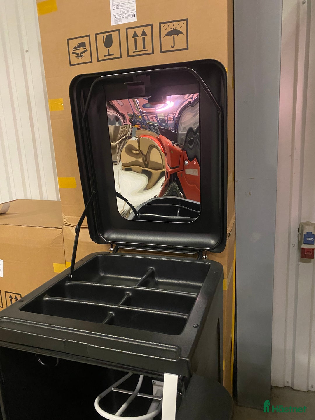 Övrig Hästutrustning hästutrustning till salu: Sadelskåp med riktig sadelhängare i Ytterby - Annons 4