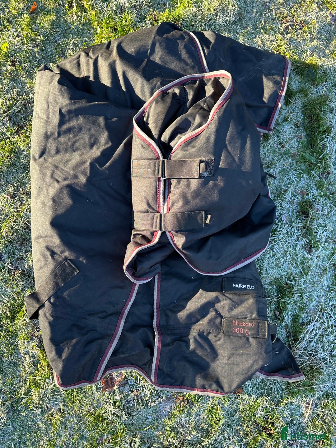 Täcken hästutrustning till salu: Vintertäcke 300g med hals stl 125 i Kumla - Annons 2