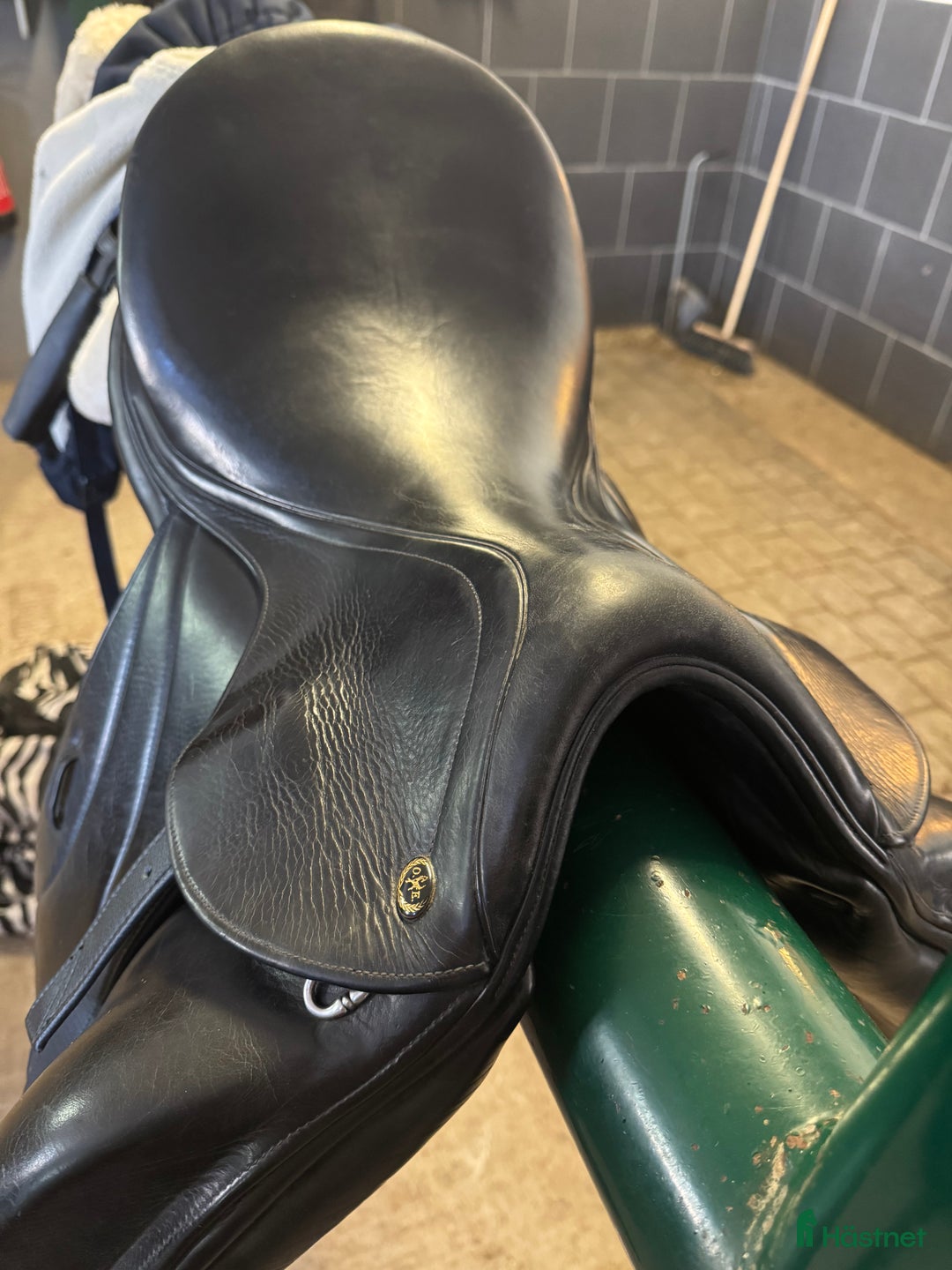 Sadlar hästutrustning till salu: Super härlig dressyrsadel till bra pris!! i Hörby - Annons 3