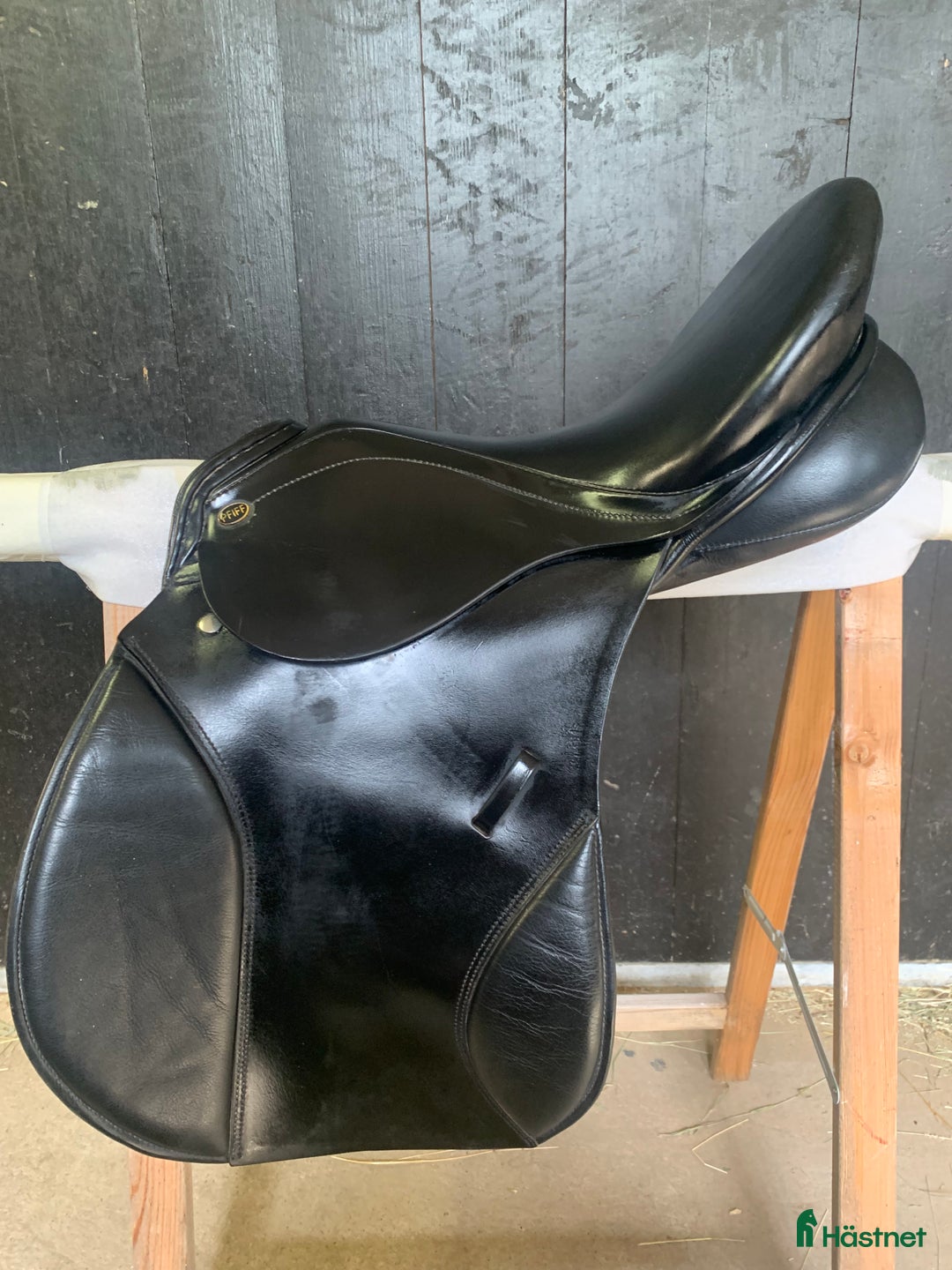 Sadlar hästutrustning till salu: Pfiff pilot 17,5" i Kimstad - Annons 1