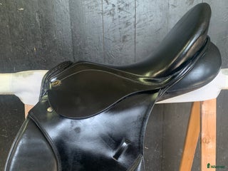 Sadlar hästutrustning till salu: Pfiff pilot 17,5" i Kimstad - Annons 2