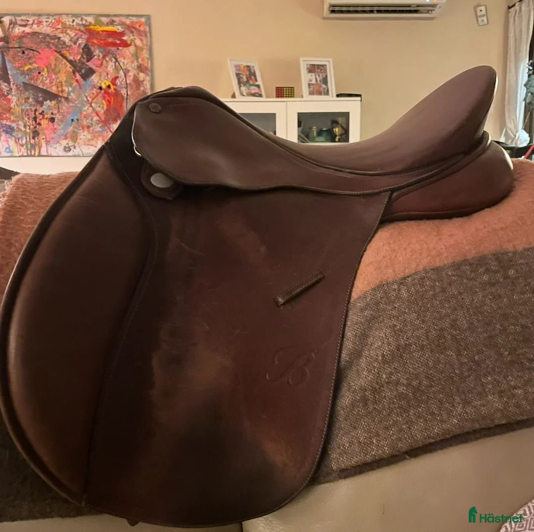 Sadlar hästutrustning till salu: 2 Sadlar säljes - Annons 1