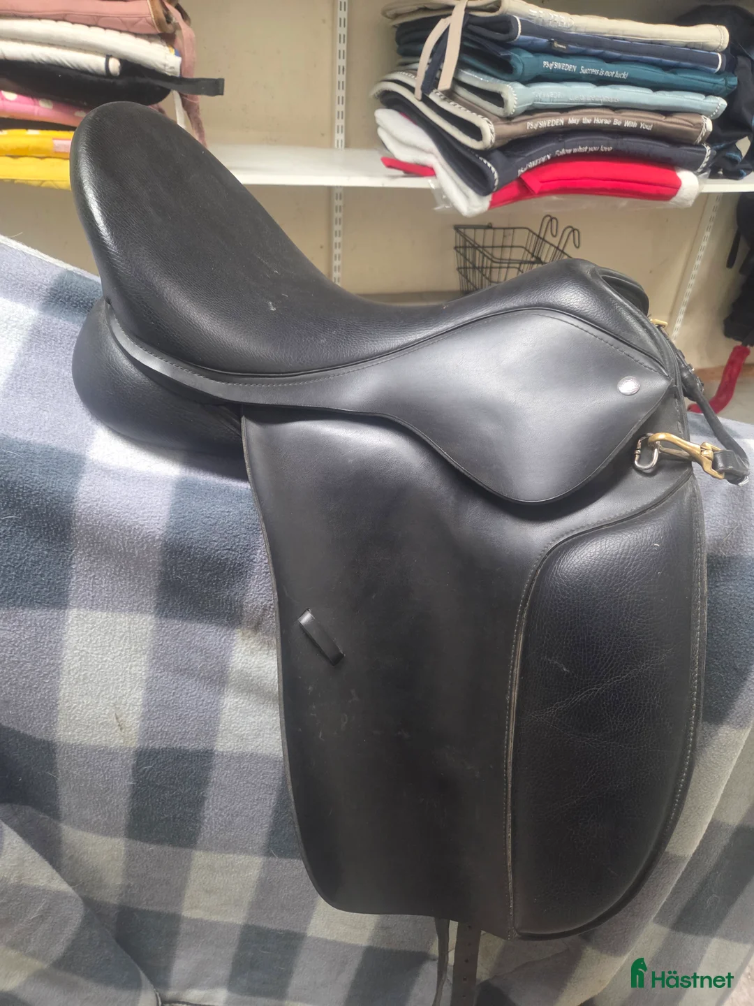 Sadlar hästutrustning till salu: Throwgood dressyr  - Annons 1