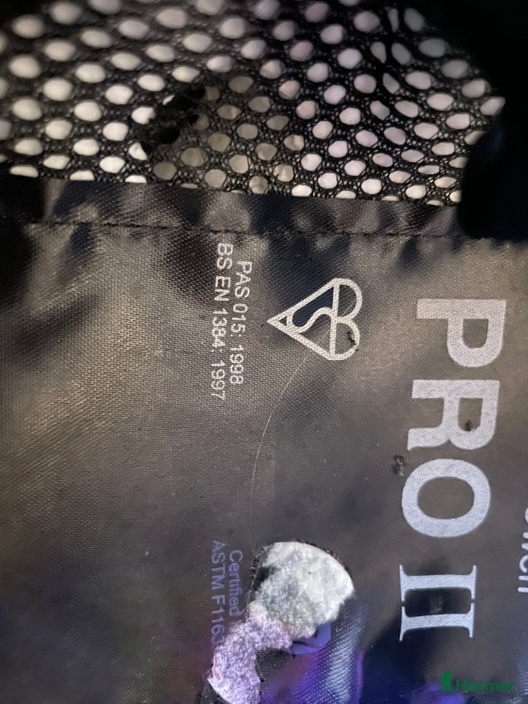 Hjälmar ryttarutrustning till salu: Ridhjälm i Vallberga - Annons 2